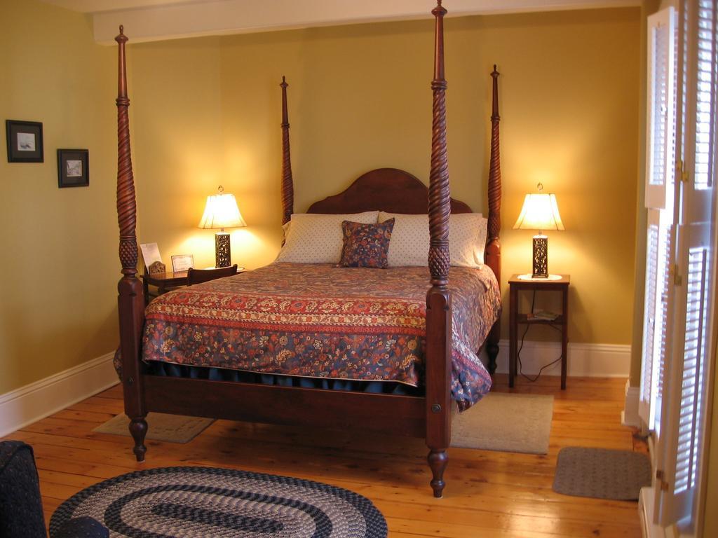 Louisbourg Heritage House Bed & Breakfast Room photo