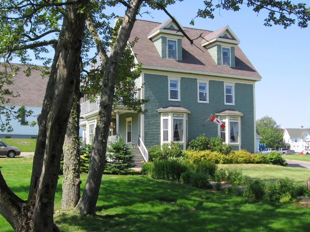 Louisbourg Heritage House Bed & Breakfast Exterior photo