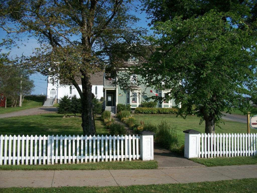 Louisbourg Heritage House Bed & Breakfast Exterior photo